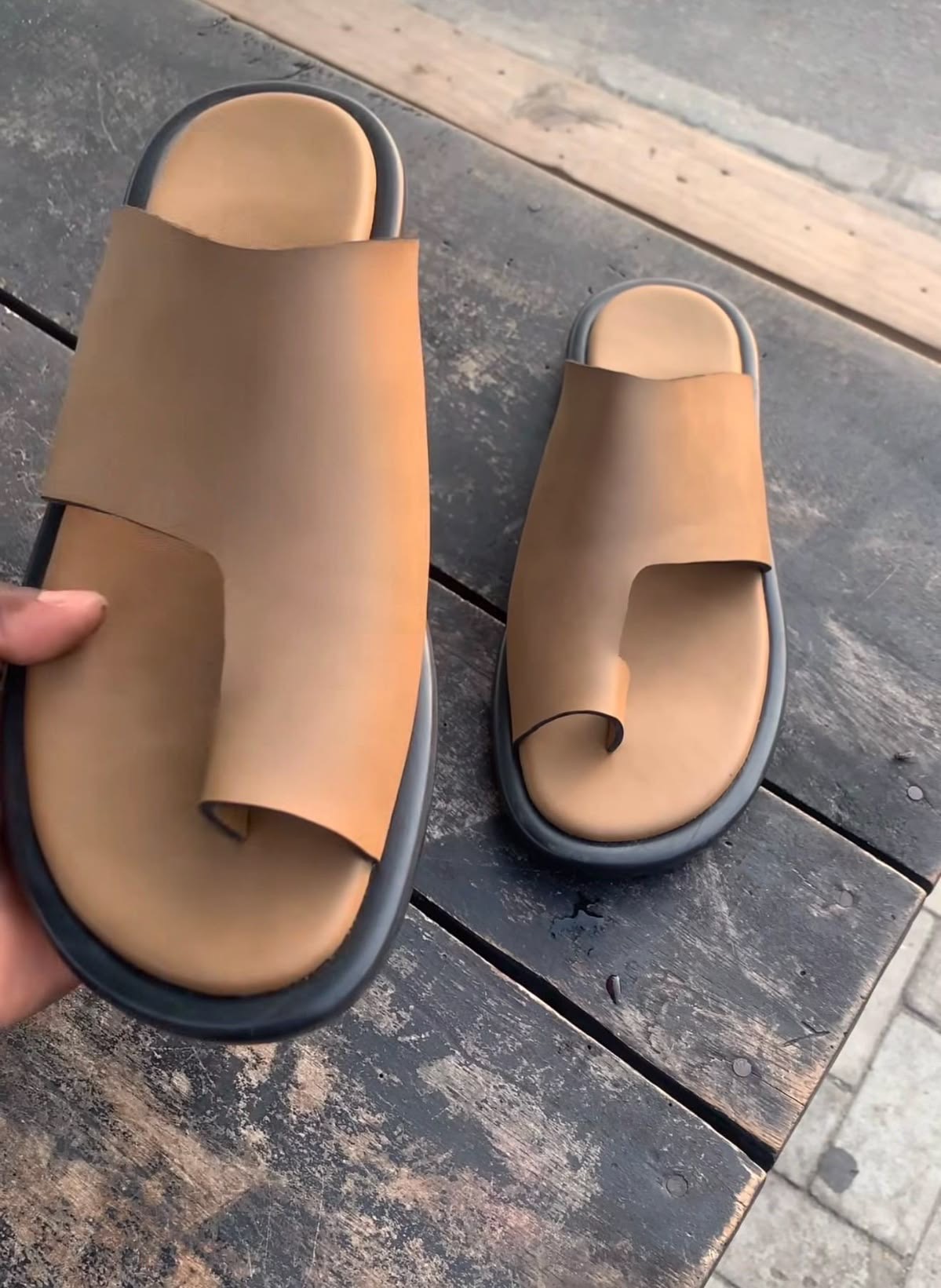 Gbaura toe-ring flop